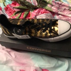 Women’s hi-top converse